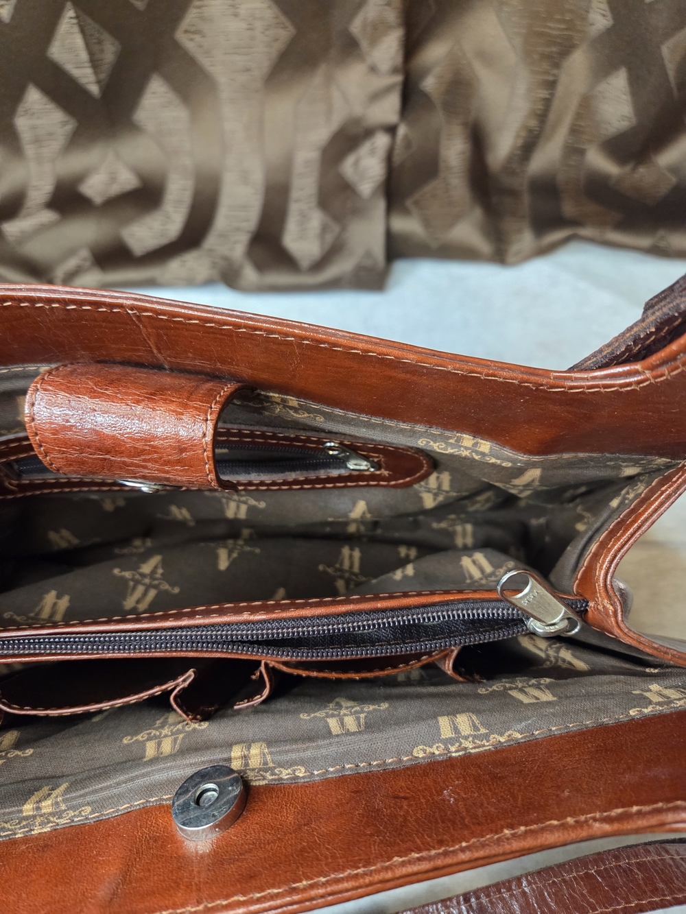 American West Hand-Tooled Chestnut Brown Leather Shoulder Bag with Concho - Picture 8 of 12